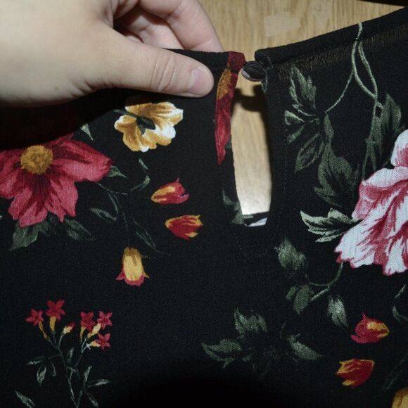 Torrid baby doll keyhole front black floral Spring gauze long sleeve tunic top - Picture 6 of 8